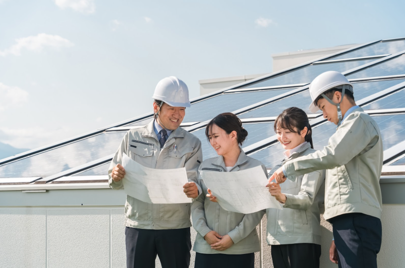 太陽光発電会社の担当者